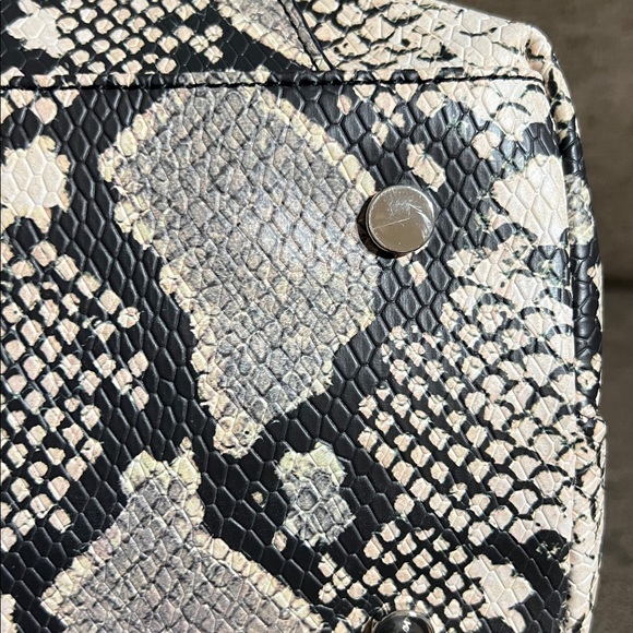 New I.N.C. International Concepts Trippii Chain Tote Snakeskin Design - Picture 7 of 15